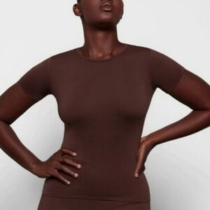 Skims SOFT SMOOTHING TSHIRT Top Shirt Cocoa Brown XSmall NWT